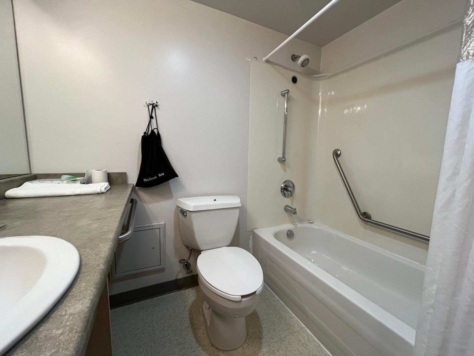Carey Centre On Ubc Campus Apartment Vancouver Exterior photo